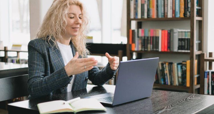 3721b2cd-b8cb-4dea-9f98-300c5163033c_Online speaking course Dutch_750x400.jpg